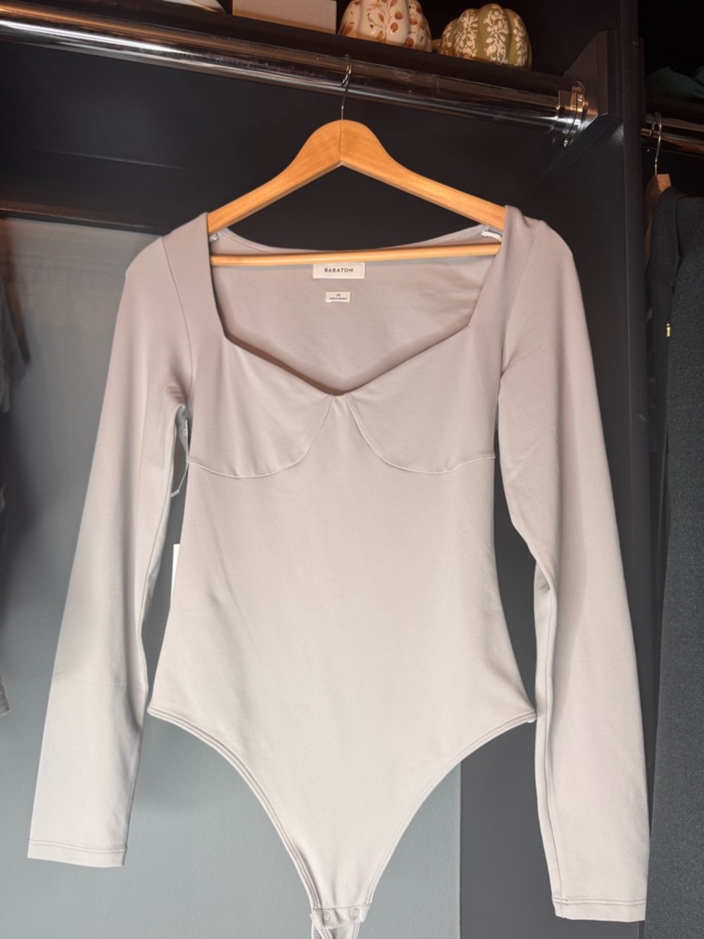 Aritzia Babaton Light Gray Square Neck Long Sleeve Bodysuit 🖤